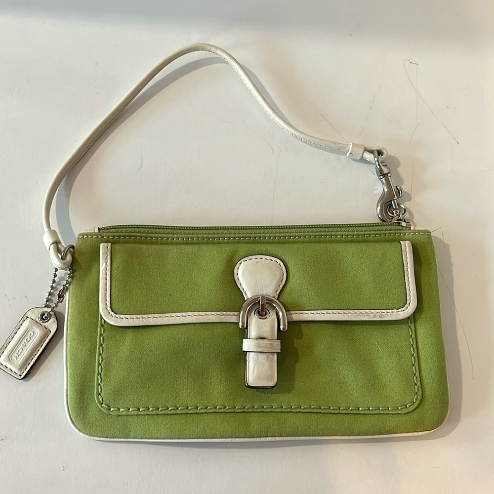 COACH BUCKLE FRONT WRISTLETT LIME GREEN